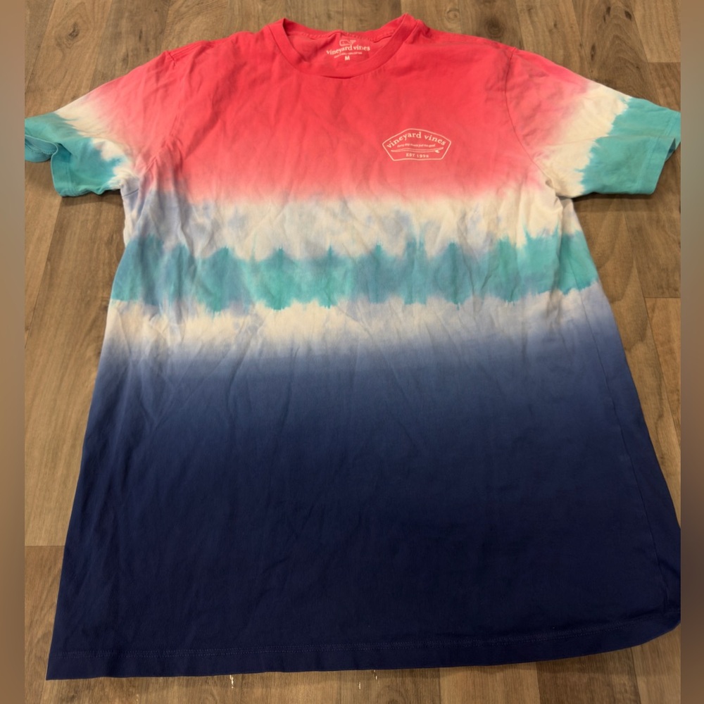 Vineyard Vines Tie Dyed ‎ Shirt Men M Pocket Short Sleeve Crew Neck Surf Board